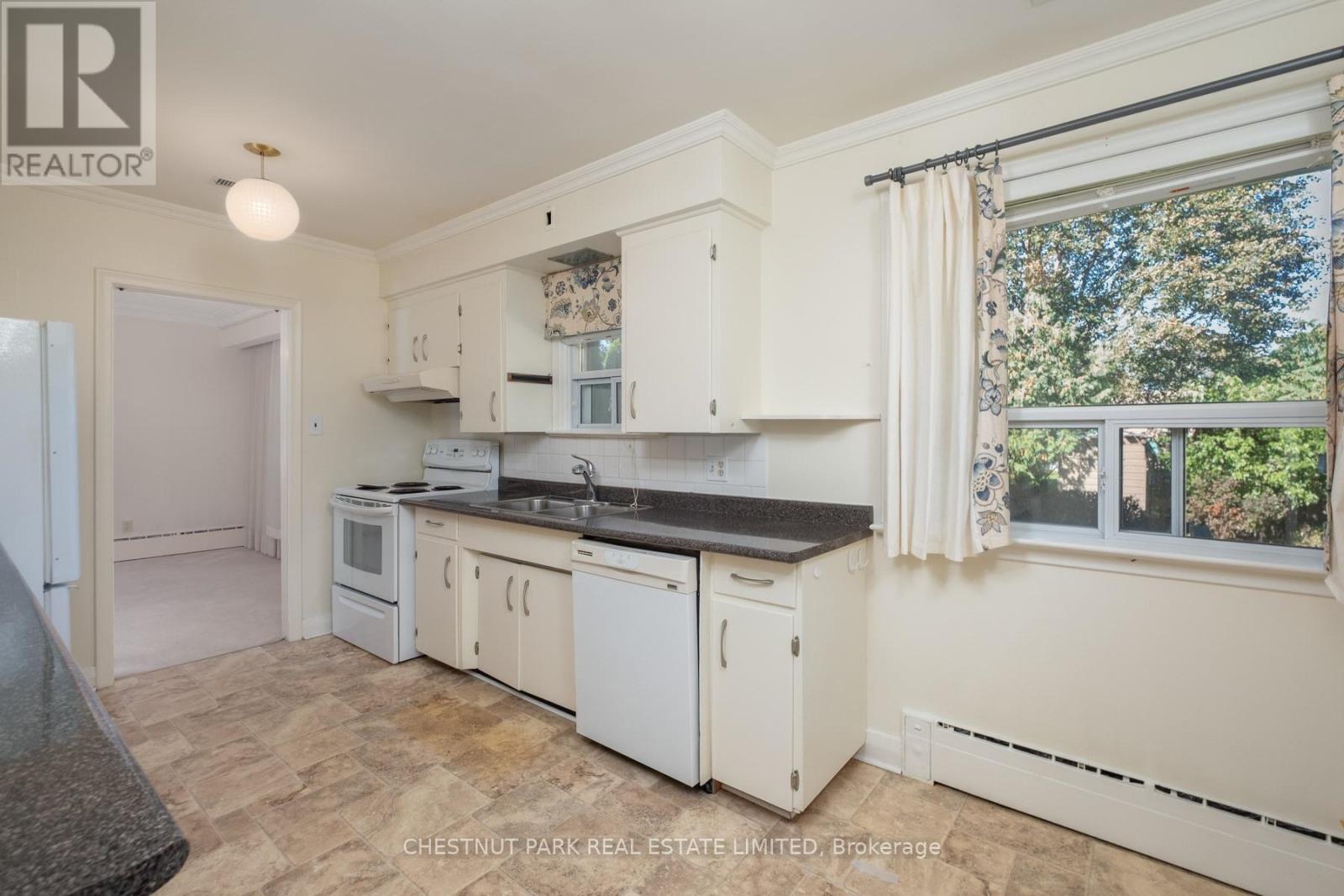20 Strathroy Crescent, Markham (Old Markham Village), Ontario  L3P 2E6 - Photo 9 - N14097872