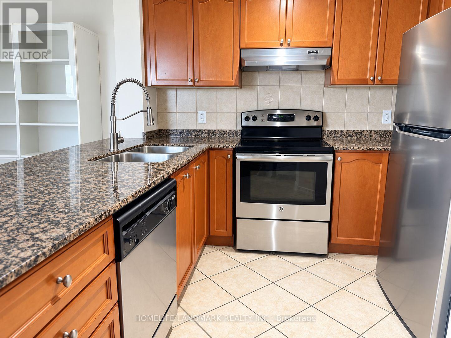 512 - 8 Maison Parc Court, Vaughan (Lakeview Estates), Ontario  L4J 9K5 - Photo 6 - N14097896