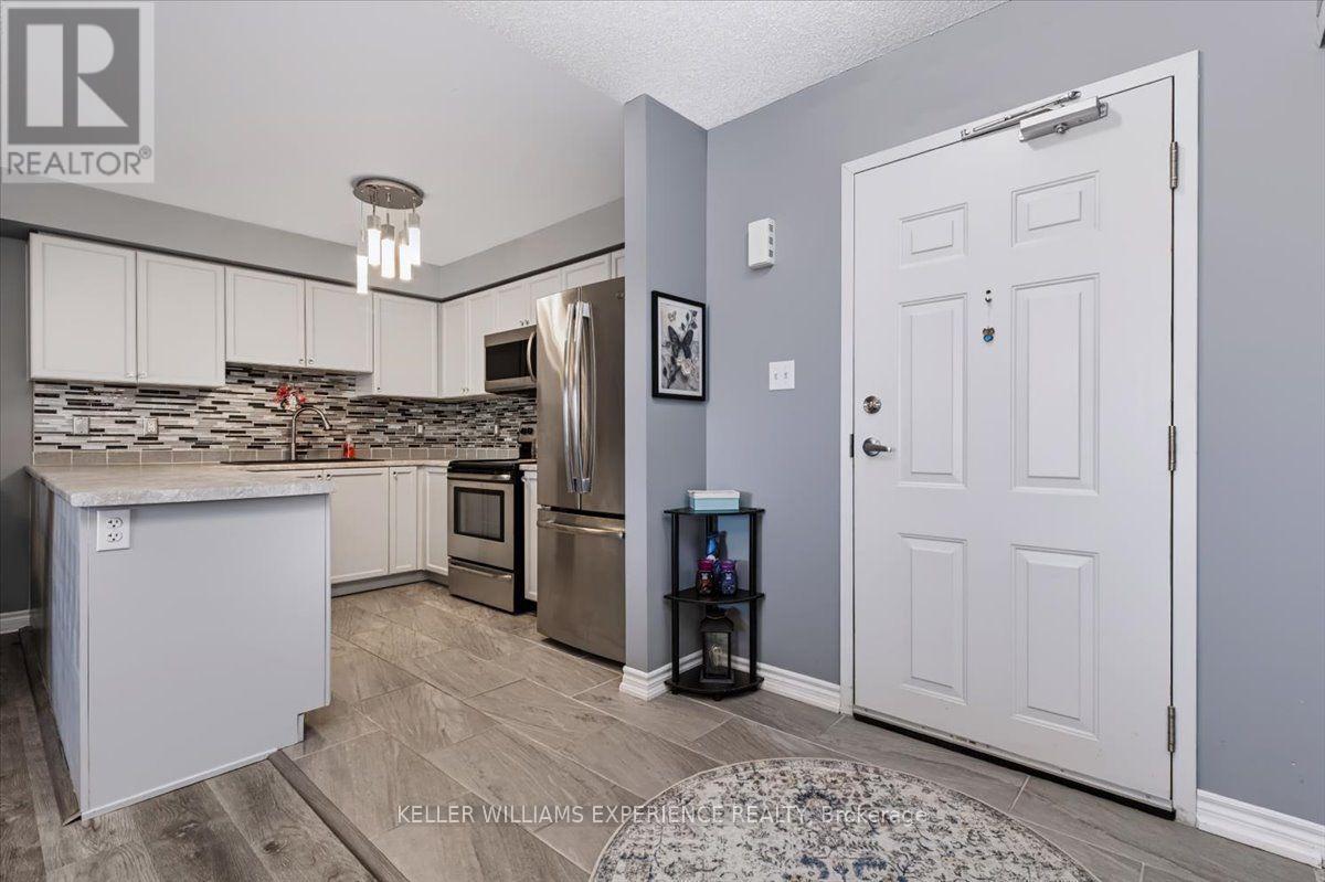 13 - 137 Sydenham Wells, Barrie, Ontario  L4M 0G7 - Photo 2 - S14098194