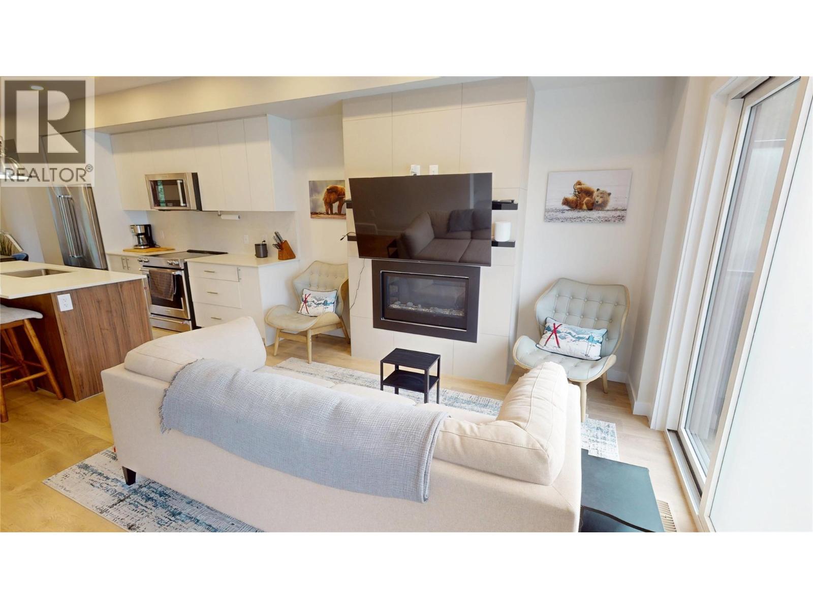2116 Panorama Drive Unit# 203