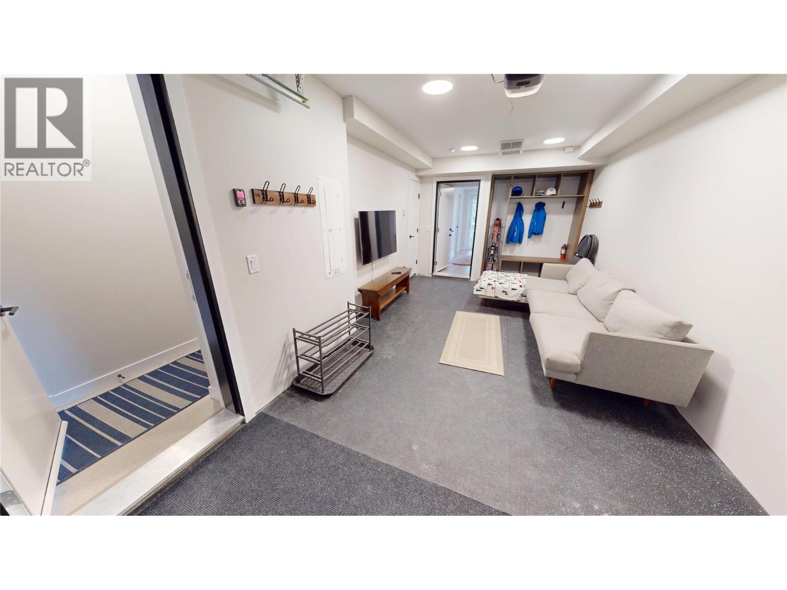 2116 Panorama Drive Unit# 203