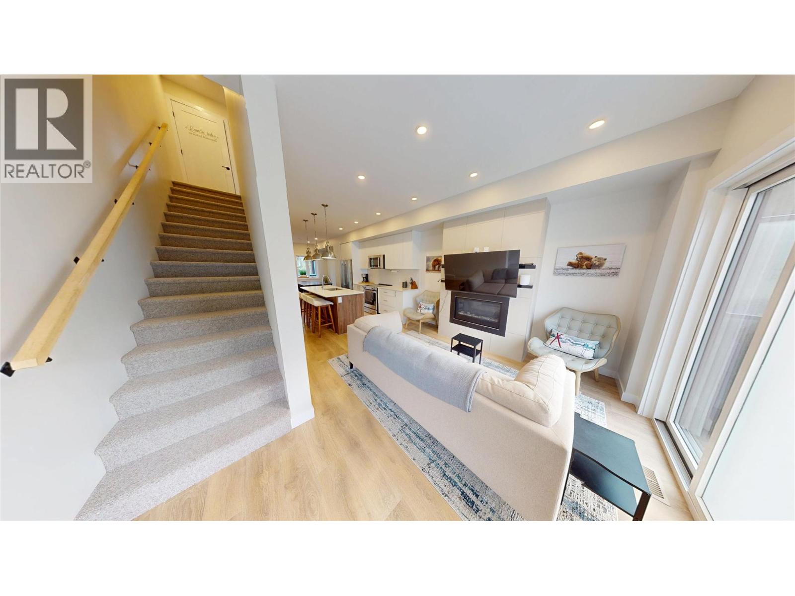 2116 Panorama Drive Unit# 203