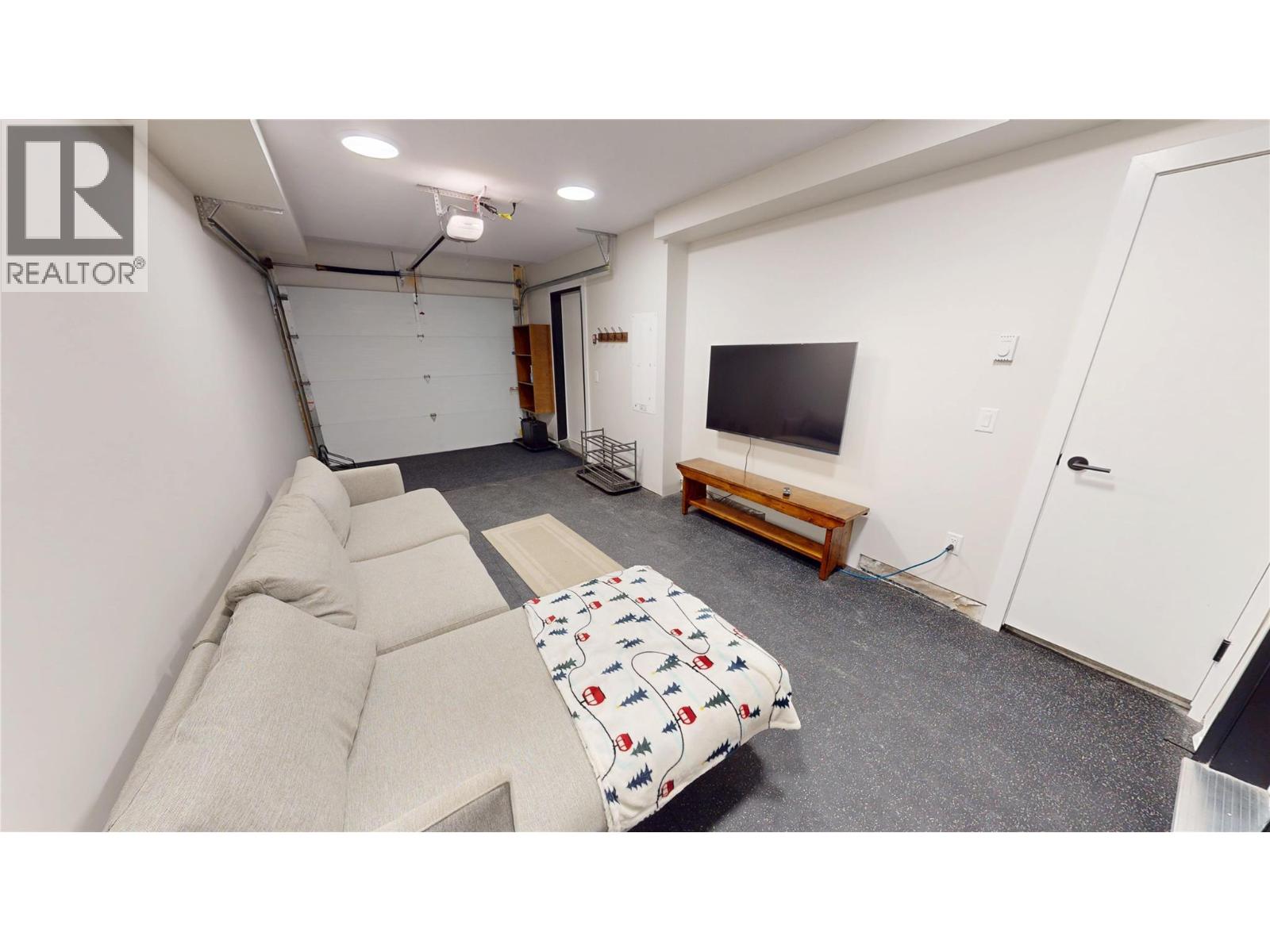 2116 Panorama Drive Unit# 203