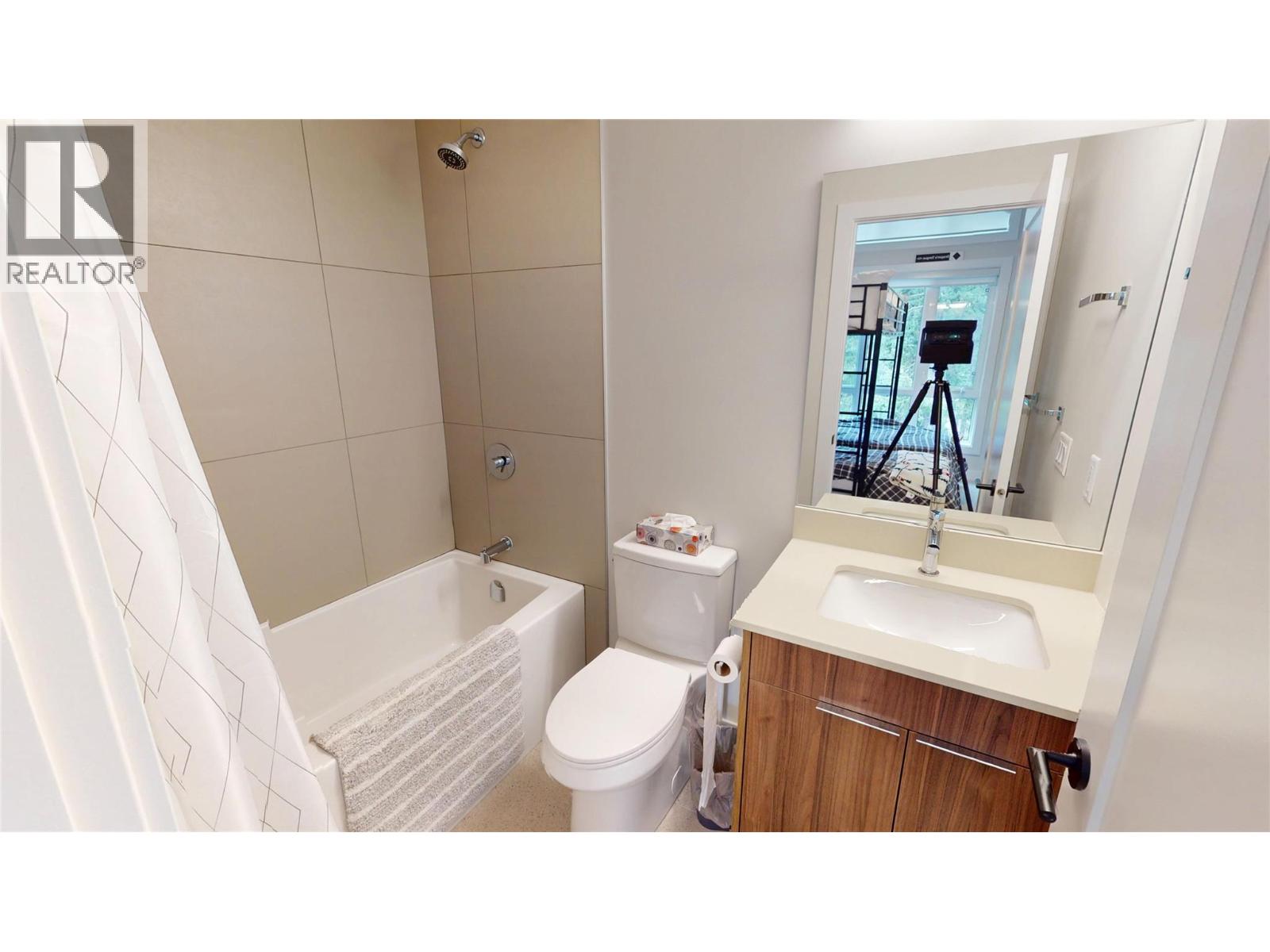 2116 Panorama Drive Unit# 203