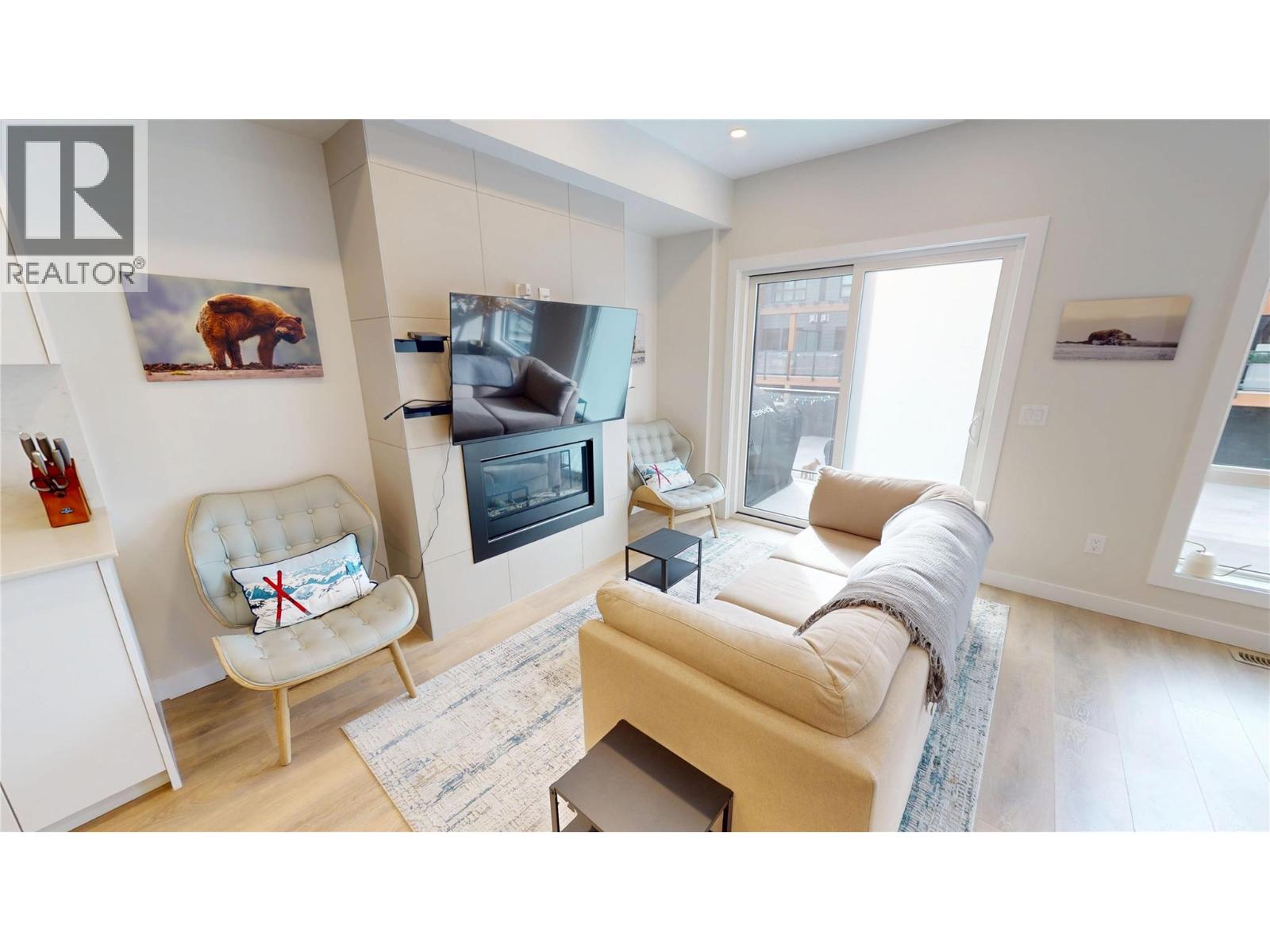 2116 Panorama Drive Unit# 203