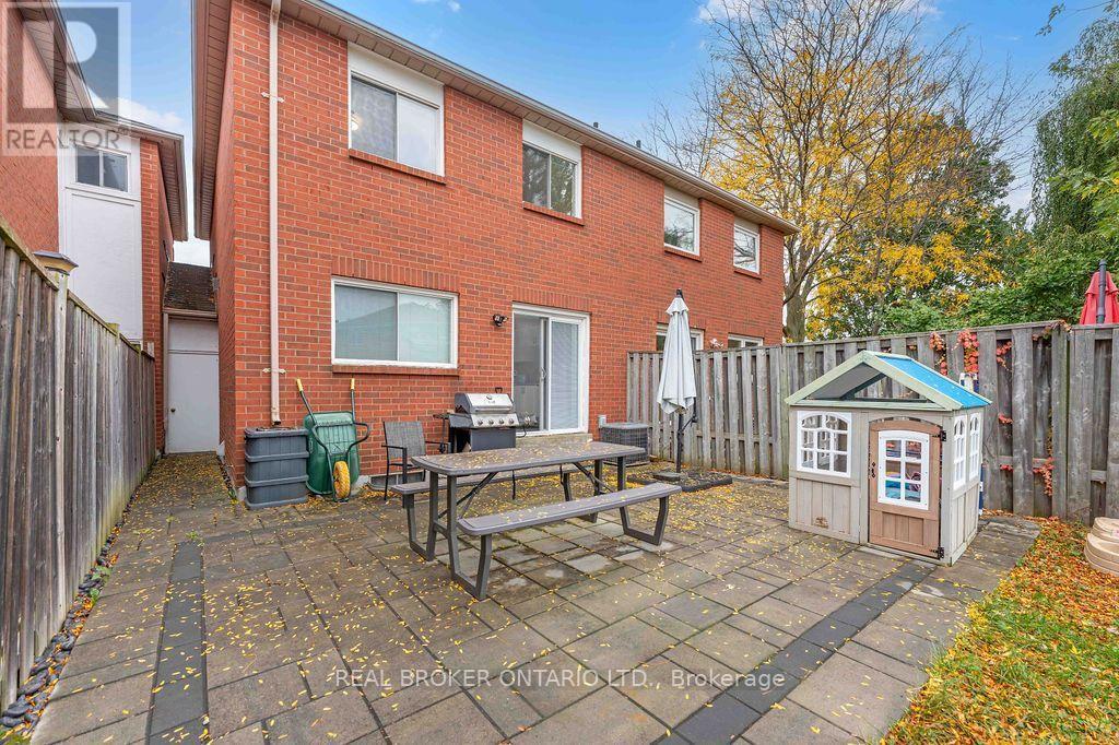 3341 Bobwhite Mews, Mississauga, Ontario  L5N 6E8 - Photo 19 - W14097918