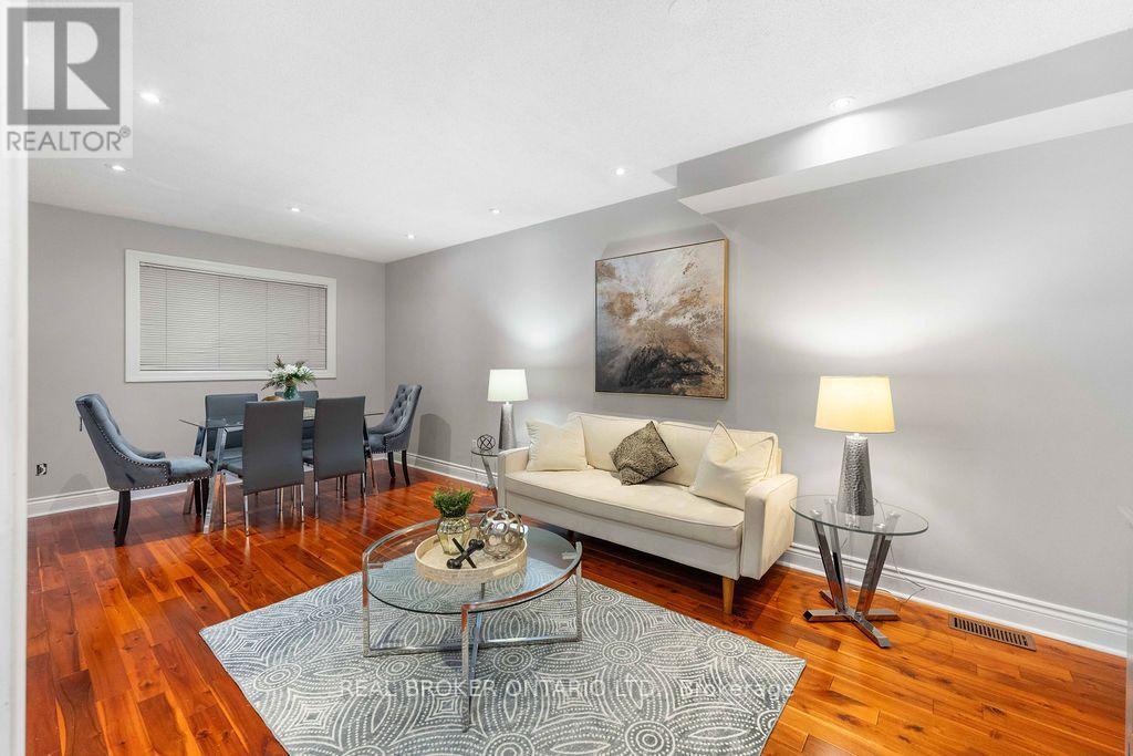 3341 Bobwhite Mews, Mississauga, Ontario  L5N 6E8 - Photo 3 - W14097918