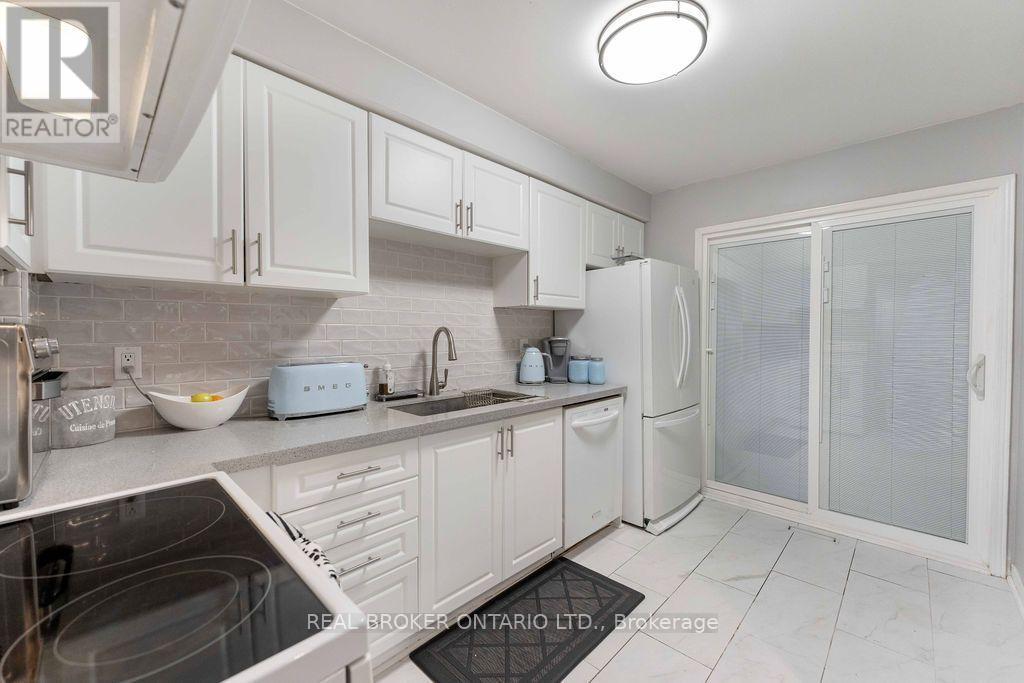 3341 Bobwhite Mews, Mississauga, Ontario  L5N 6E8 - Photo 7 - W14097918