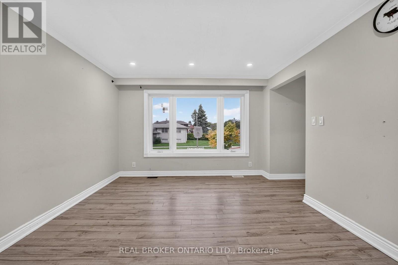 27 Vange Crescent, Toronto (Mount Olive-Silverstone-Jamestown), Ontario  M9V 3N6 - Photo 10 - W14098006