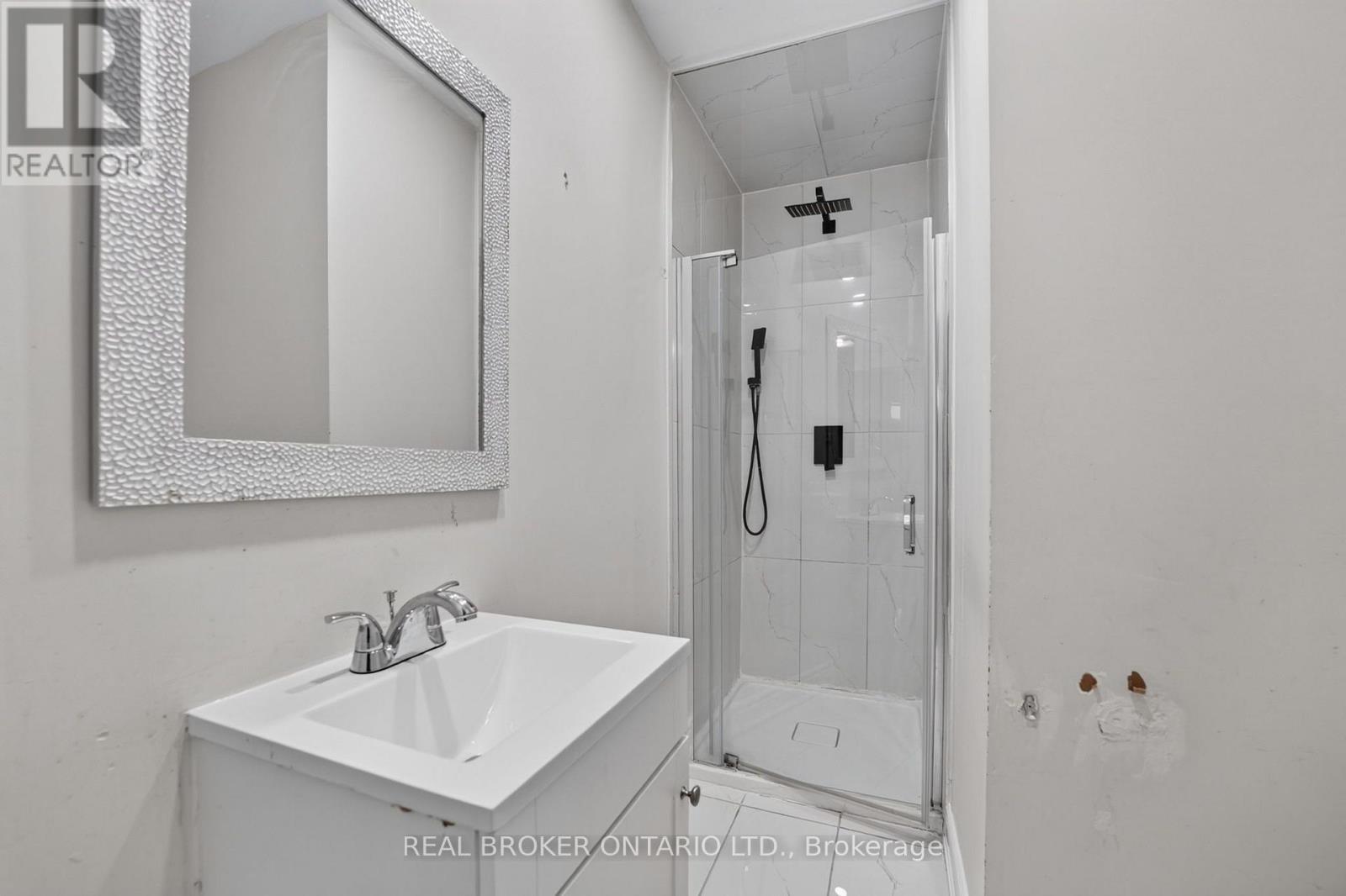27 Vange Crescent, Toronto (Mount Olive-Silverstone-Jamestown), Ontario  M9V 3N6 - Photo 20 - W14098006