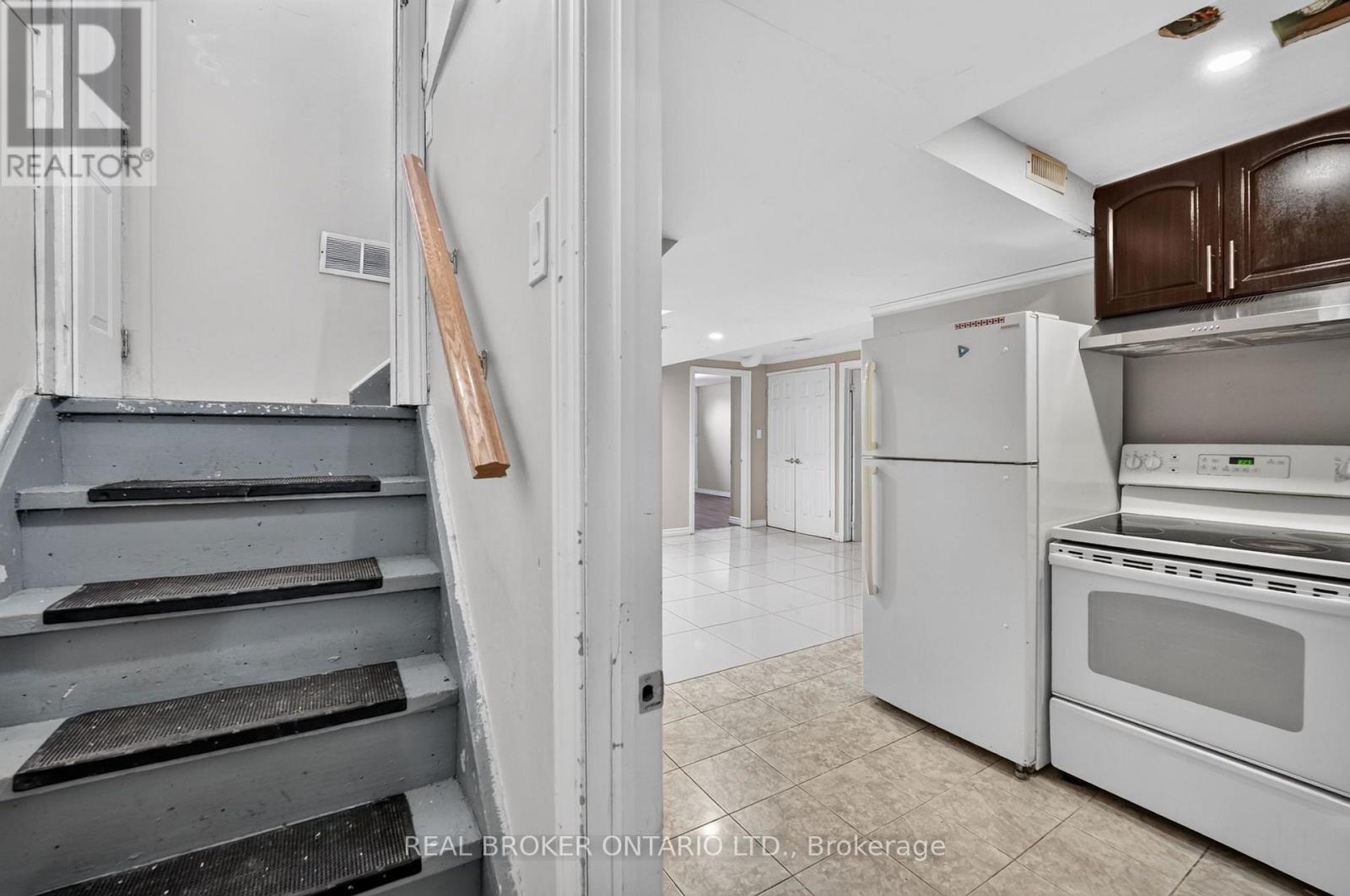 27 Vange Crescent, Toronto (Mount Olive-Silverstone-Jamestown), Ontario  M9V 3N6 - Photo 25 - W14098006
