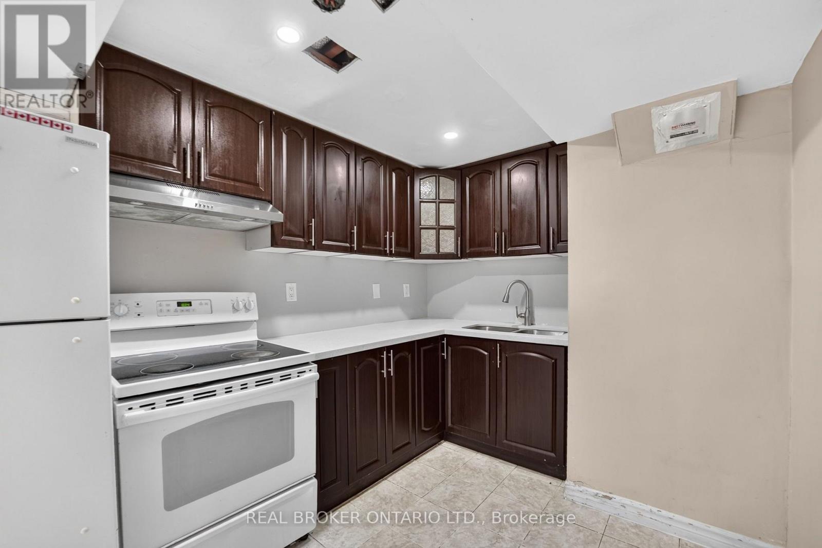 27 Vange Crescent, Toronto (Mount Olive-Silverstone-Jamestown), Ontario  M9V 3N6 - Photo 28 - W14098006