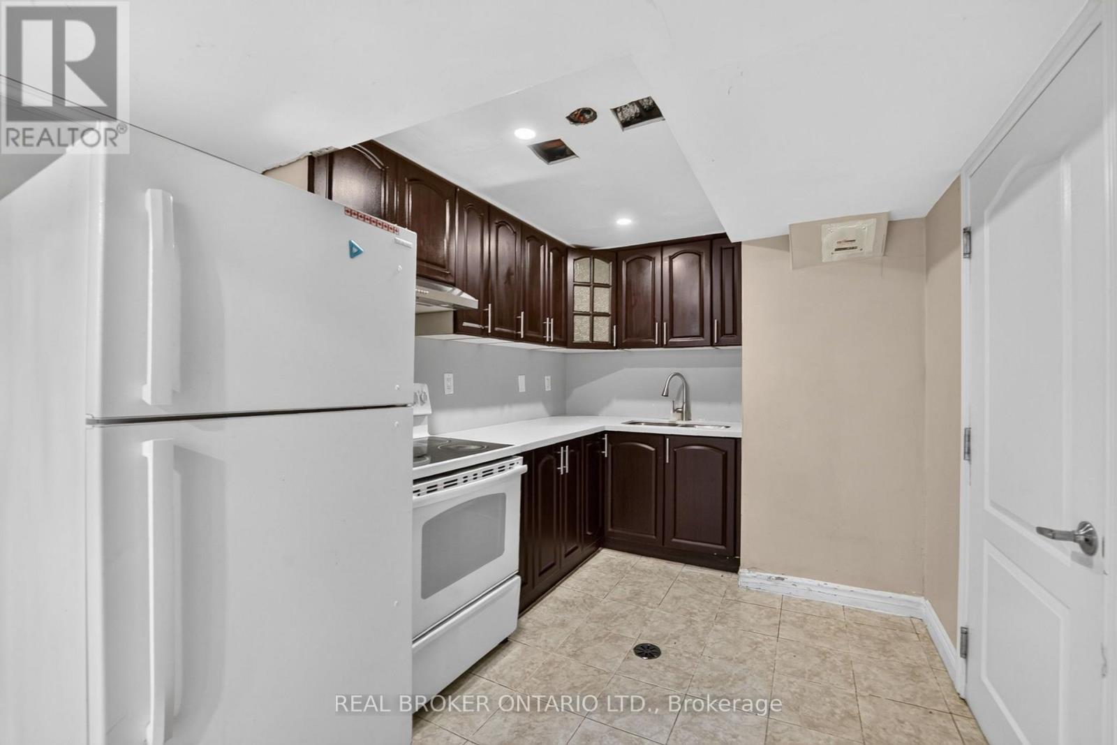 27 Vange Crescent, Toronto (Mount Olive-Silverstone-Jamestown), Ontario  M9V 3N6 - Photo 29 - W14098006