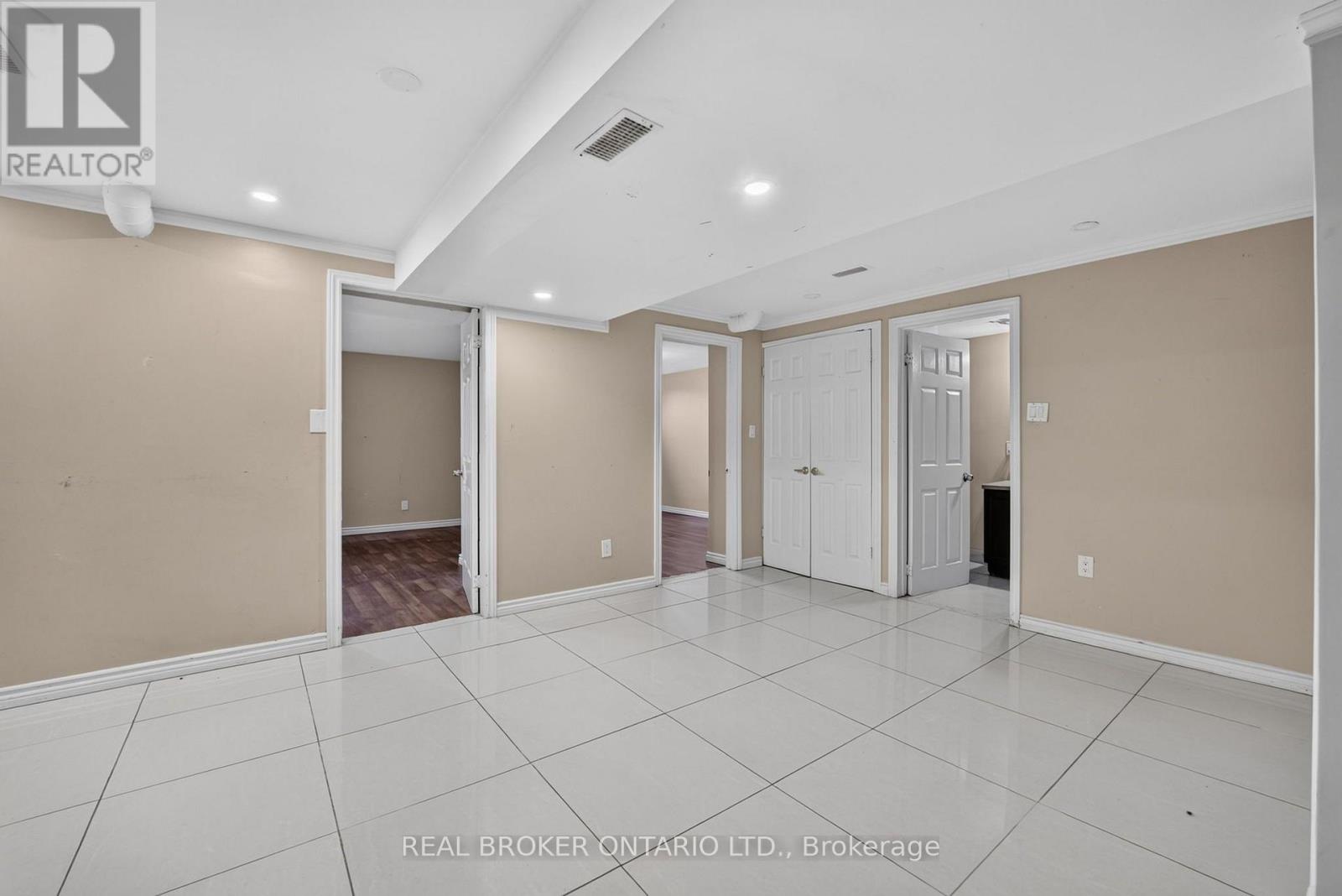 27 Vange Crescent, Toronto (Mount Olive-Silverstone-Jamestown), Ontario  M9V 3N6 - Photo 31 - W14098006