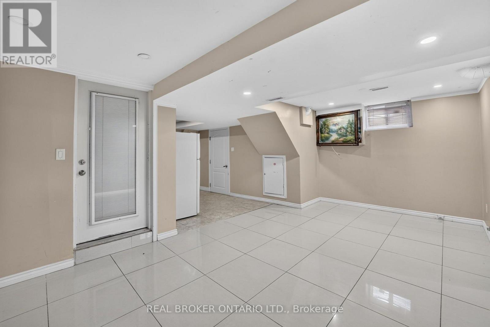 27 Vange Crescent, Toronto (Mount Olive-Silverstone-Jamestown), Ontario  M9V 3N6 - Photo 32 - W14098006