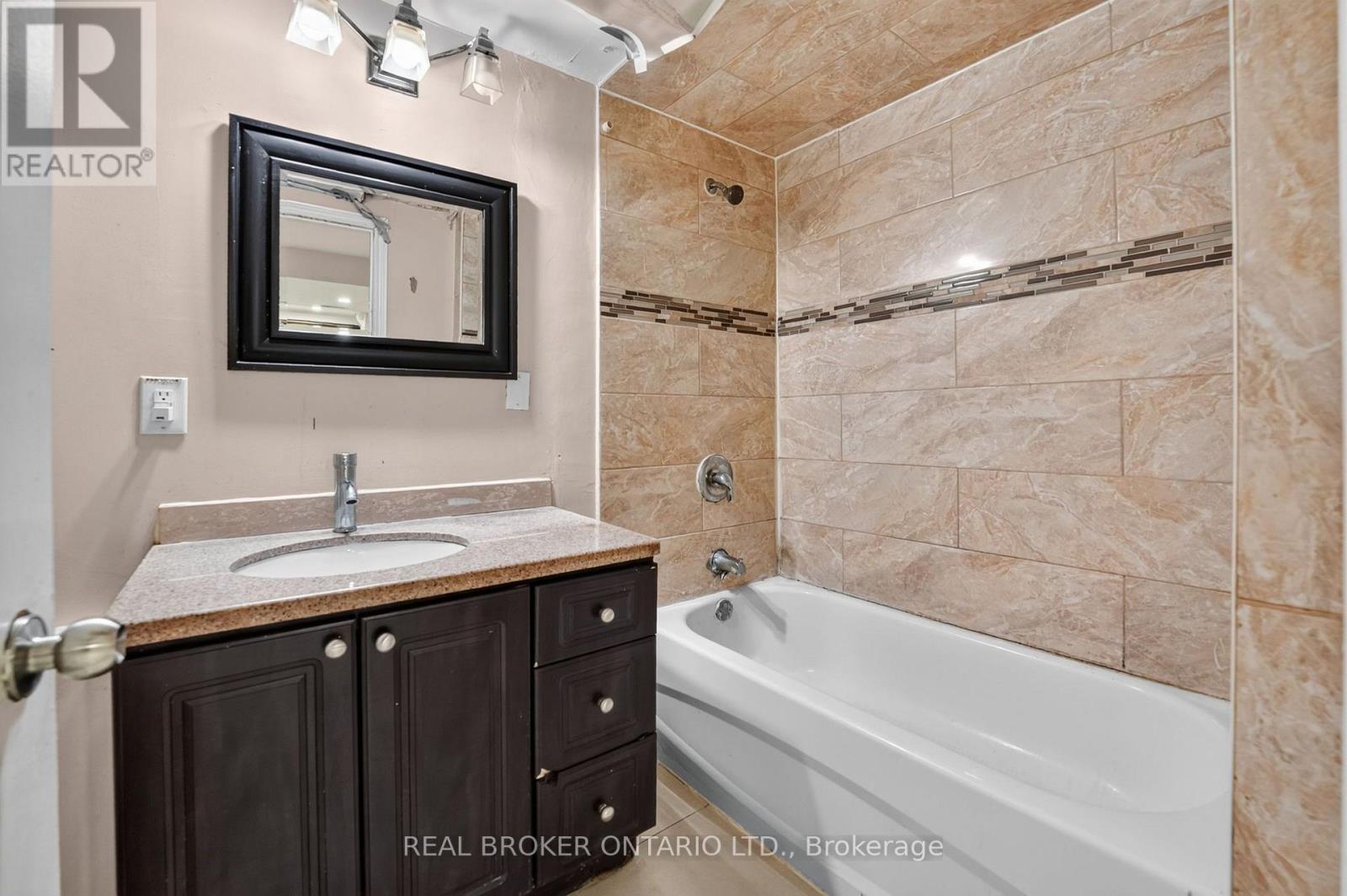 27 Vange Crescent, Toronto (Mount Olive-Silverstone-Jamestown), Ontario  M9V 3N6 - Photo 34 - W14098006