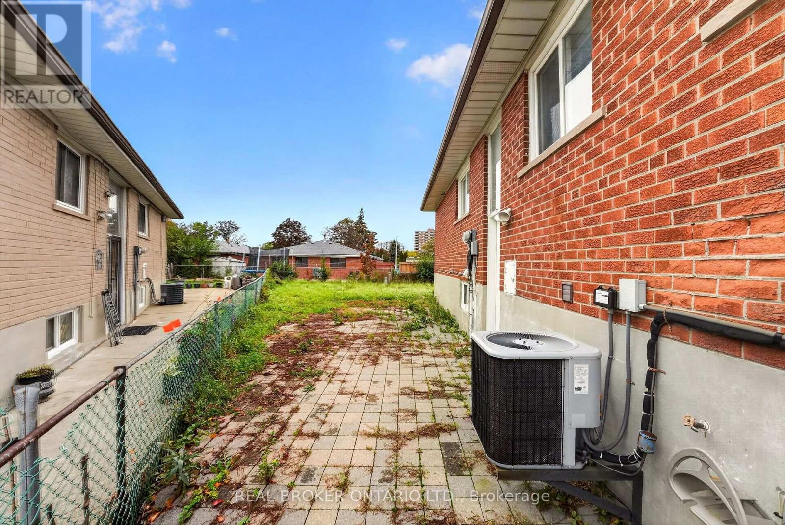 27 Vange Crescent, Toronto (Mount Olive-Silverstone-Jamestown), Ontario  M9V 3N6 - Photo 41 - W14098006