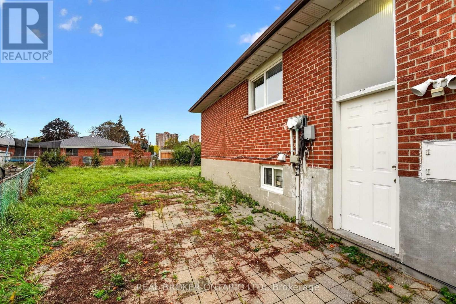 27 Vange Crescent, Toronto (Mount Olive-Silverstone-Jamestown), Ontario  M9V 3N6 - Photo 42 - W14098006