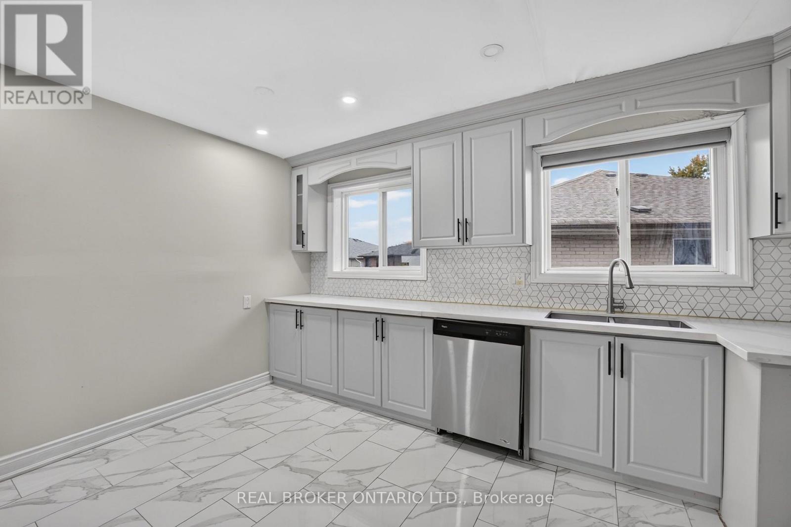 27 Vange Crescent, Toronto (Mount Olive-Silverstone-Jamestown), Ontario  M9V 3N6 - Photo 7 - W14098006