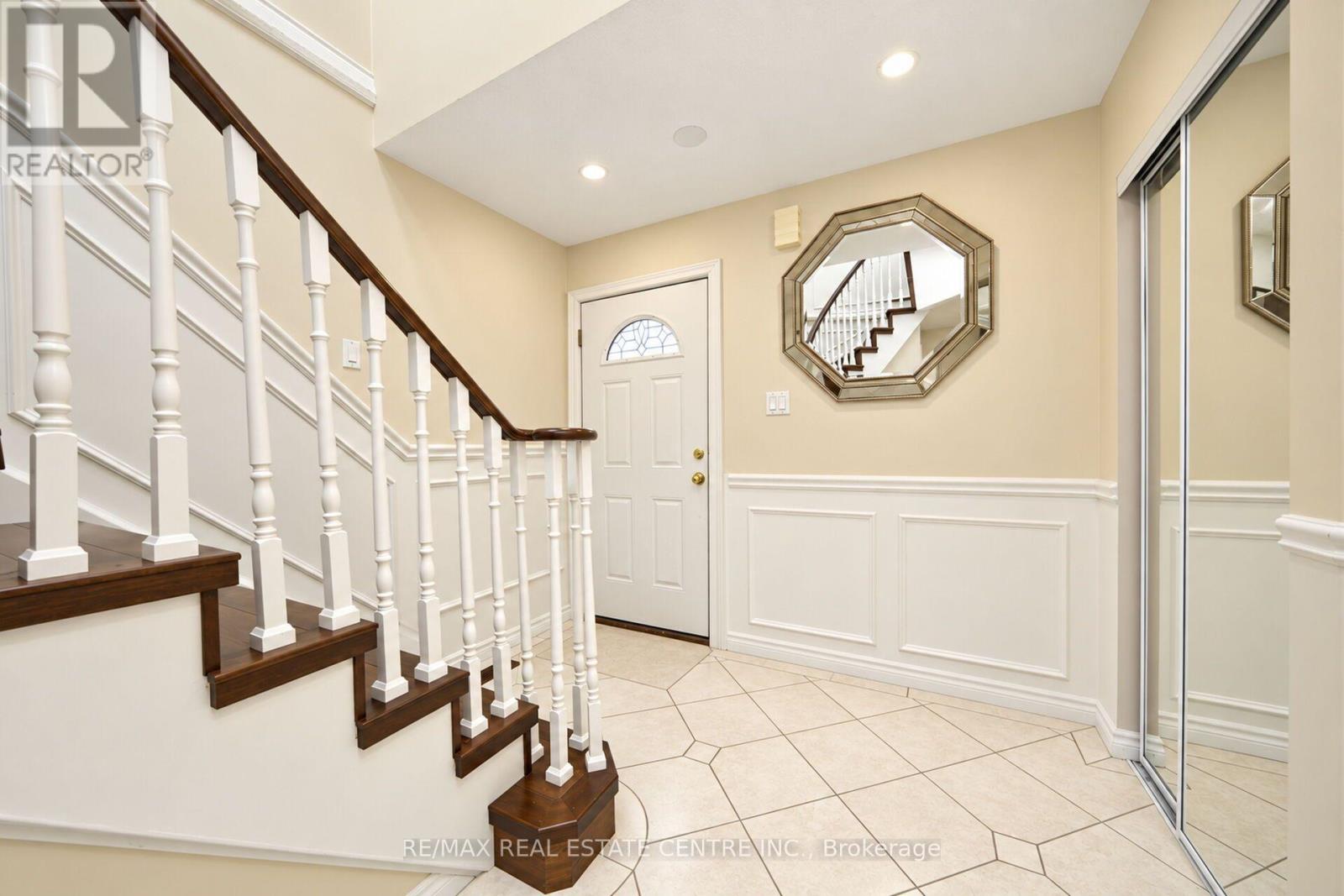 32 Mckinnon Avenue, Halton Hills (Georgetown), Ontario  L7G 5H5 - Photo 4 - W14098074
