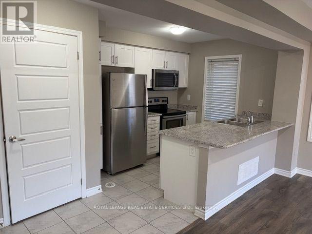 63 Bond Head Court, Milton, Ontario  L9E 1G4 - Photo 5 - W14098100