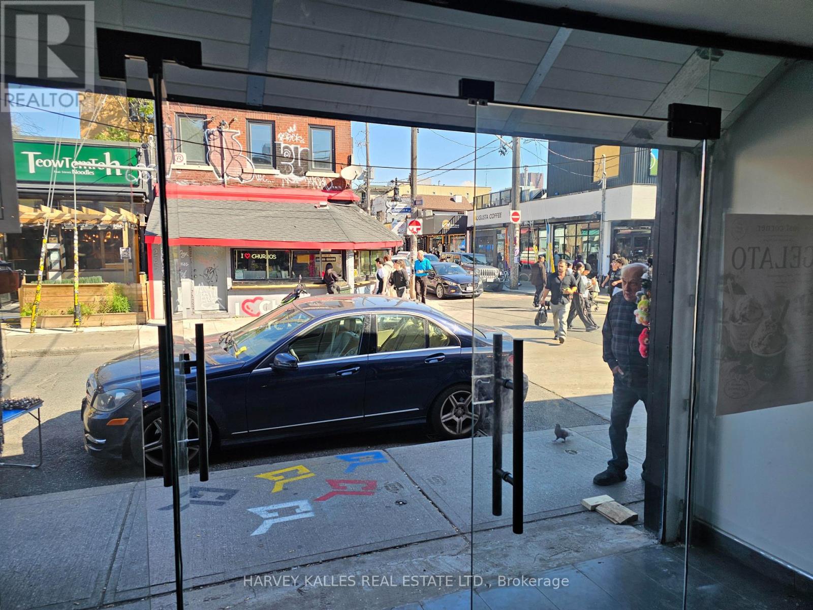 Main - 206 Augusta Avenue, Toronto, Ontario  M5T 2L6 - Photo 2 - C14097222