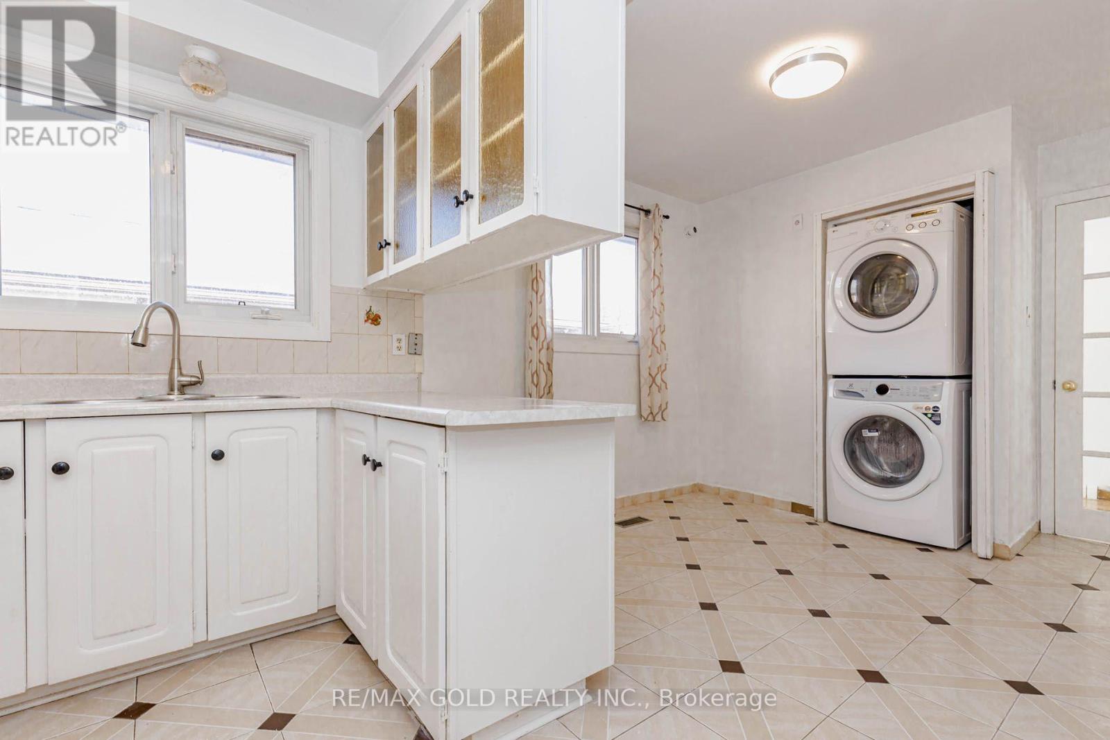 38 Achill Crescent, Mississauga, Ontario  L5B 1L1 - Photo 36 - W13859754