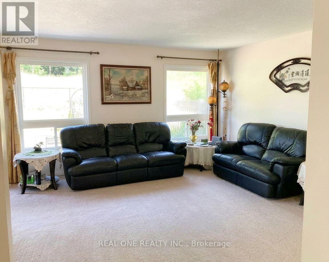 209 Blackburn Drive, Brantford, Ontario  N3T 0A5 - Photo 5 - X14097880