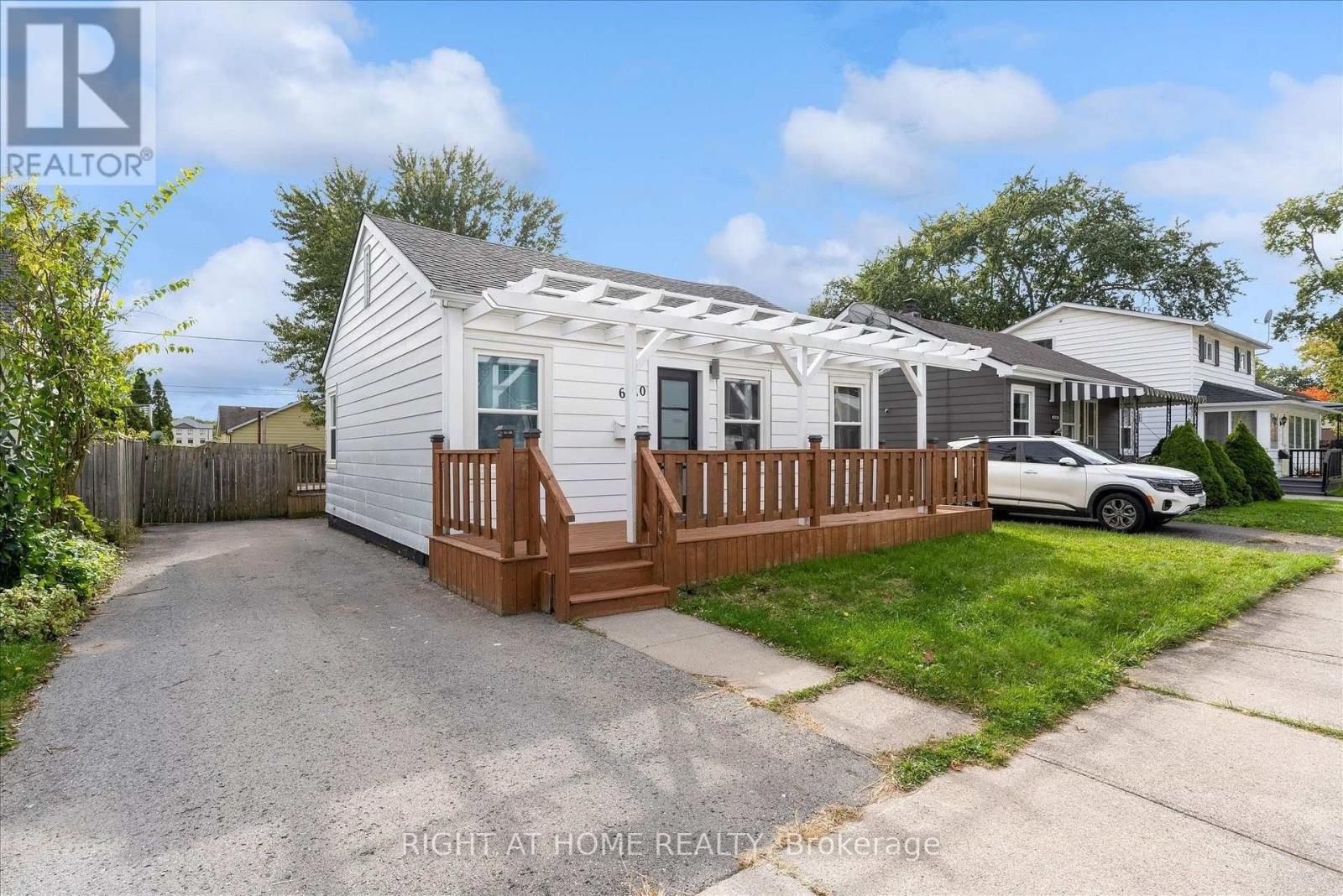 6310 Skinner Street, Niagara Falls, Ontario  L2G 2Y7 - Photo 2 - X14098154