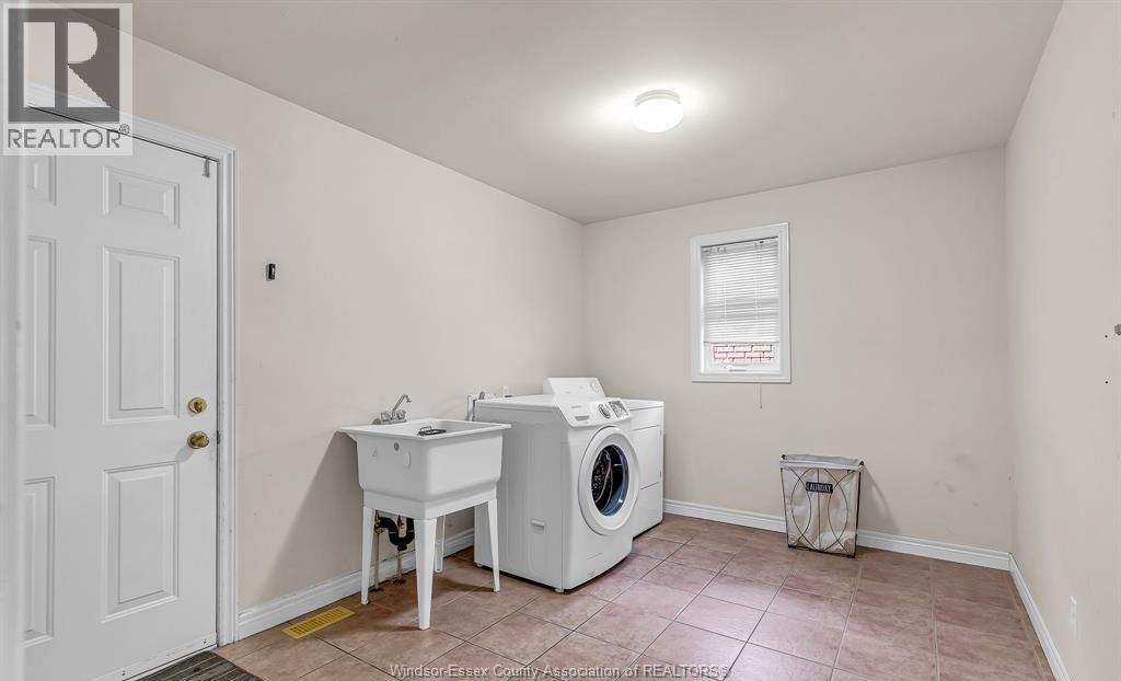 898 Hacienda Court, Windsor, Ontario  N9G 2T1 - Photo 16 - 26023967