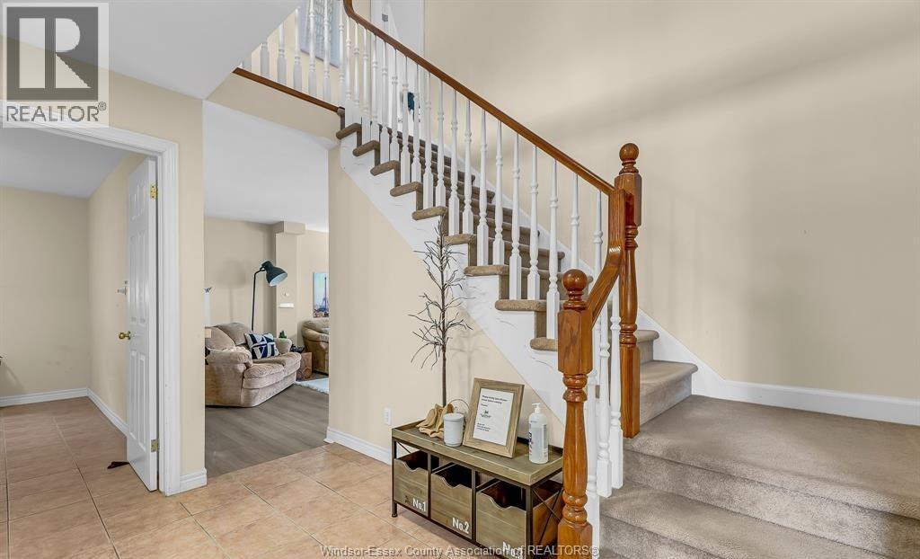 898 Hacienda Court, Windsor, Ontario  N9G 2T1 - Photo 4 - 26023967