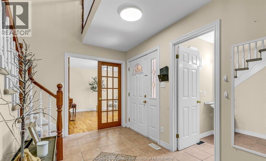 898 Hacienda Court, Windsor, Ontario  N9G 2T1 - Photo 7 - 26023967