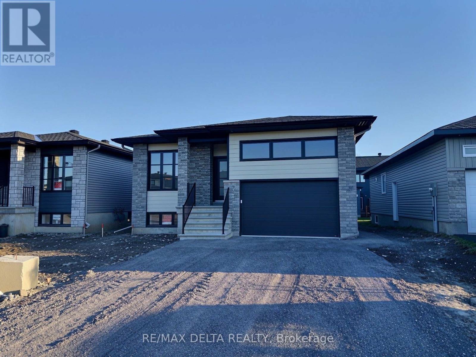 B - 1113 Bronze Avenue, Clarence-Rockland, Ontario  K4K 0N4 - Photo 1 - X13830226