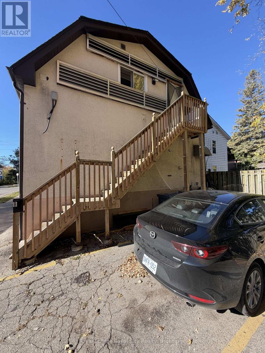UNIT B - 563 WOOLWICH STREET, guelph (exhibition park), Ontario