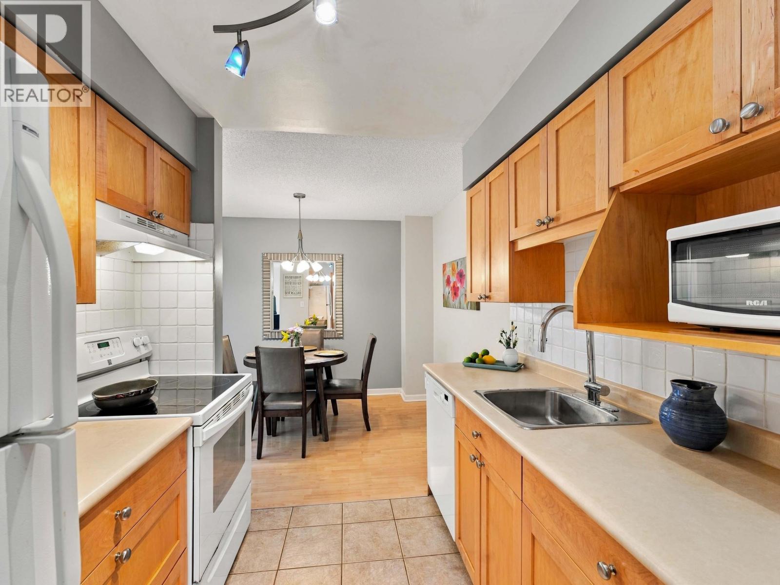 2026 Purcell Way, North Vancouver, British Columbia  V7J 3K3 - Photo 8 - R3176588