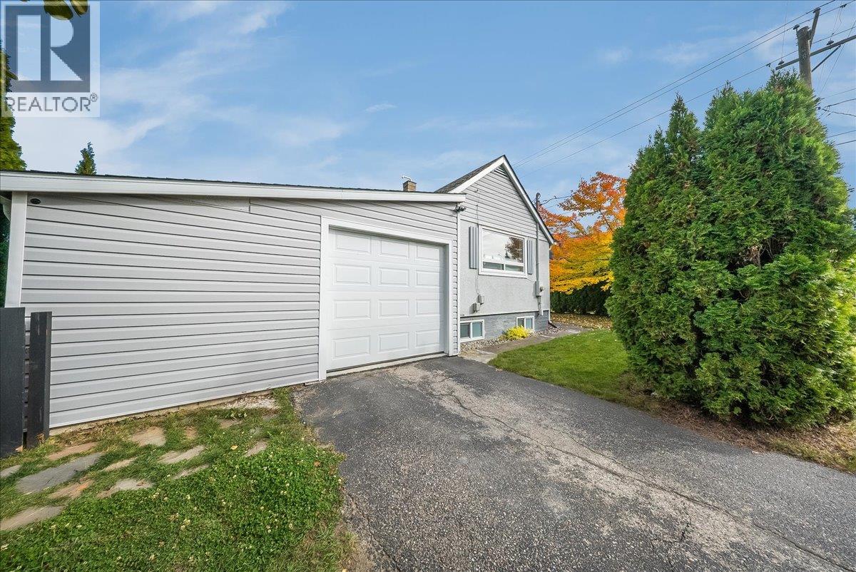 710 10th Avenue, Montrose, British Columbia  V0G 1P0 - Photo 40 - 10403311