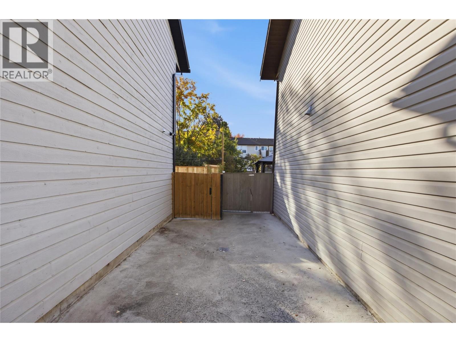 460 Sentinel Court, Kamloops, British Columbia  V2E 2G6 - Photo 9 - 10403651