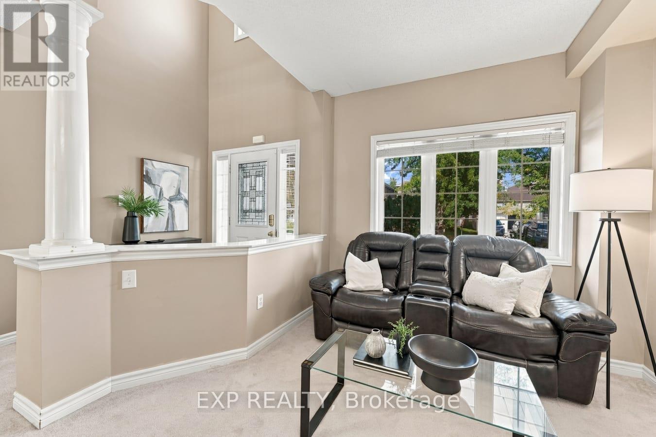 36 Saltzburg Crescent, Georgina, Ontario  L4P 4H3 - Photo 5 - N14098214