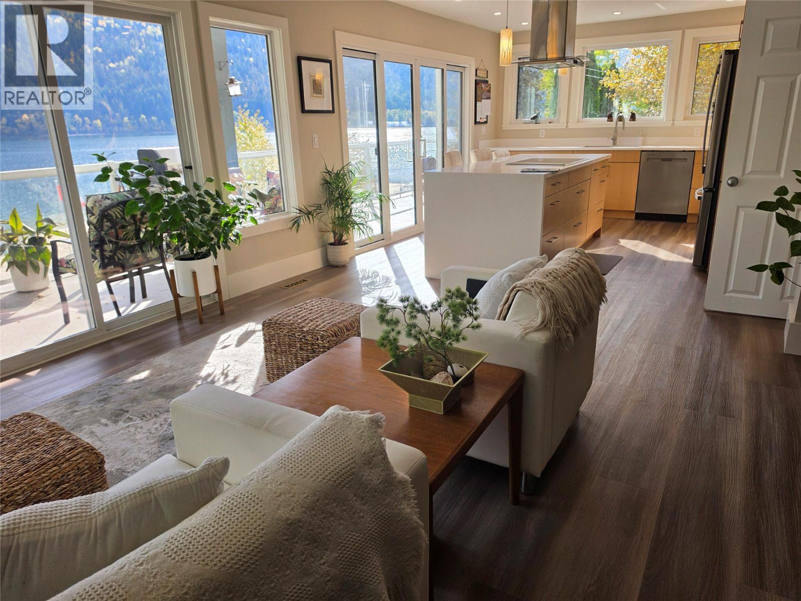 2340 3a Highway, Nelson, British Columbia  V1L 6K7 - Photo 3 - 10404033