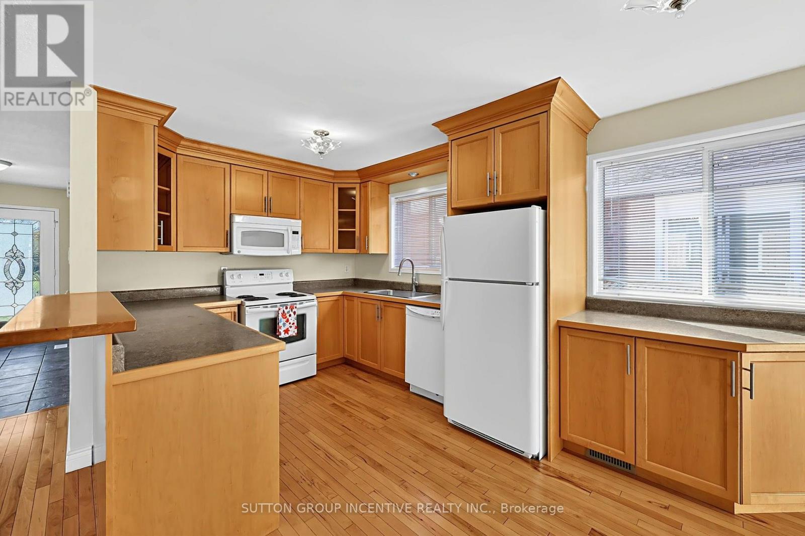 8 Lucas Avenue, Barrie (Holly), Ontario  L4N 9N1 - Photo 9 - S14098350
