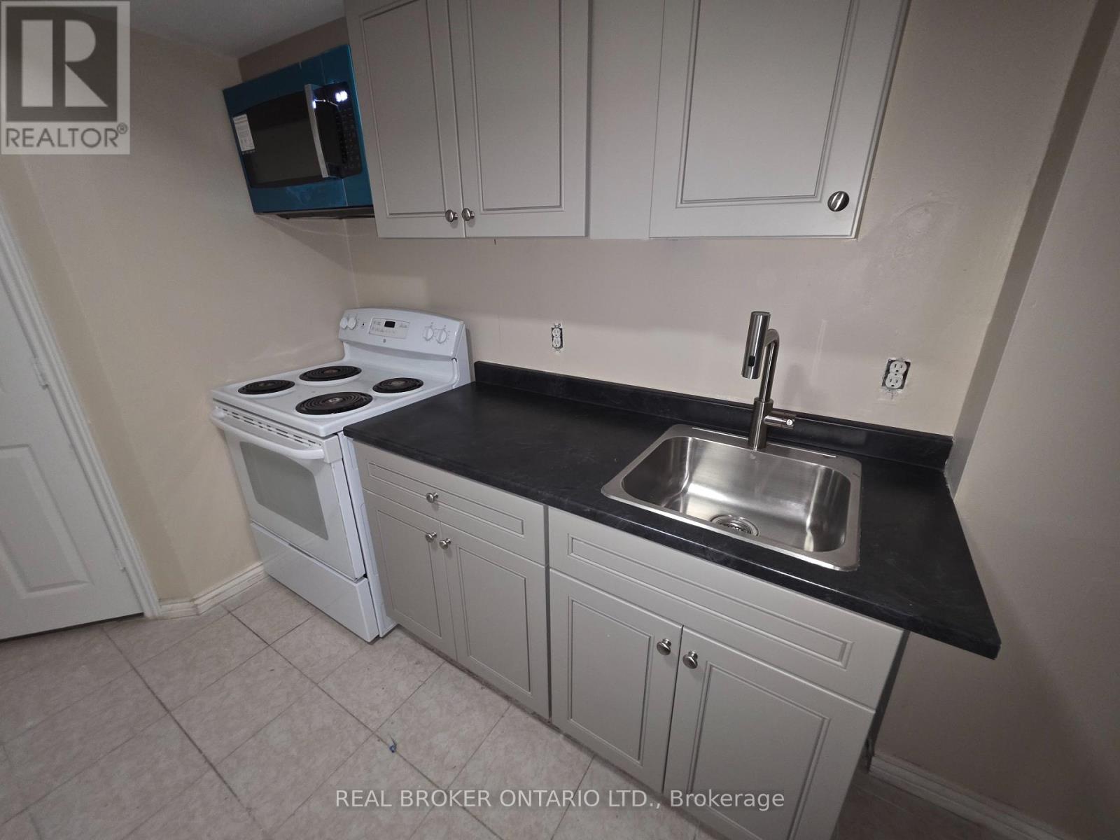 Basement - 922 Ledbury Crescent, Mississauga, Ontario  L5V 2P8 - Photo 11 - W14098226