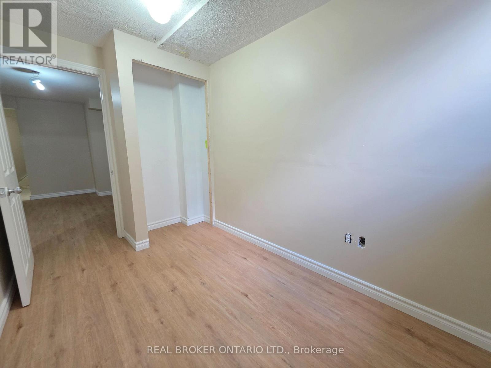Basement - 922 Ledbury Crescent, Mississauga, Ontario  L5V 2P8 - Photo 7 - W14098226