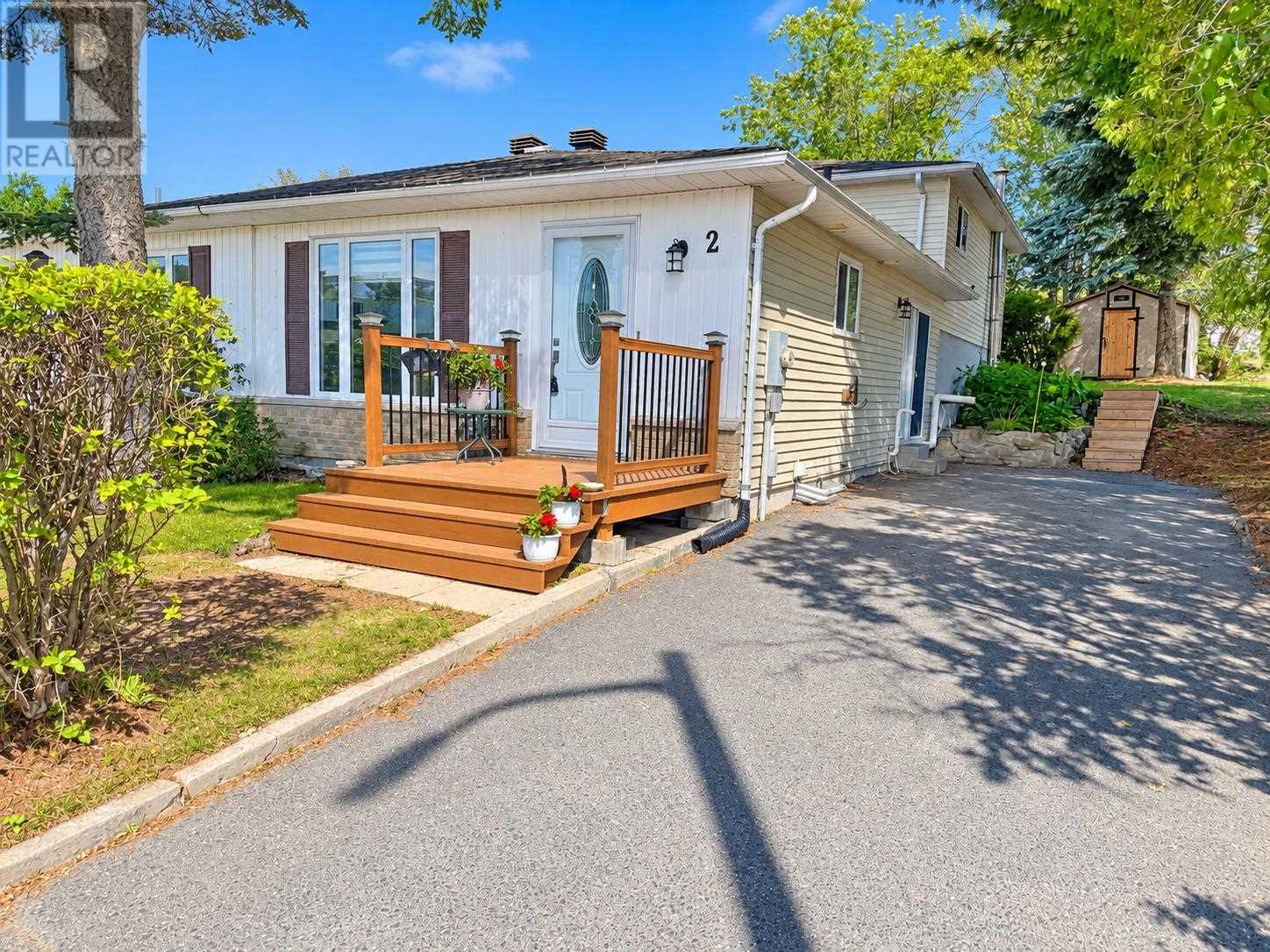 2 FARRELL CRES, Elliot Lake, Ontario