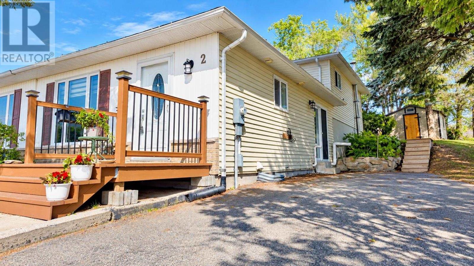2 Farrell Cres, Elliot Lake, Ontario  P5A 3N6 - Photo 3 - SM262514