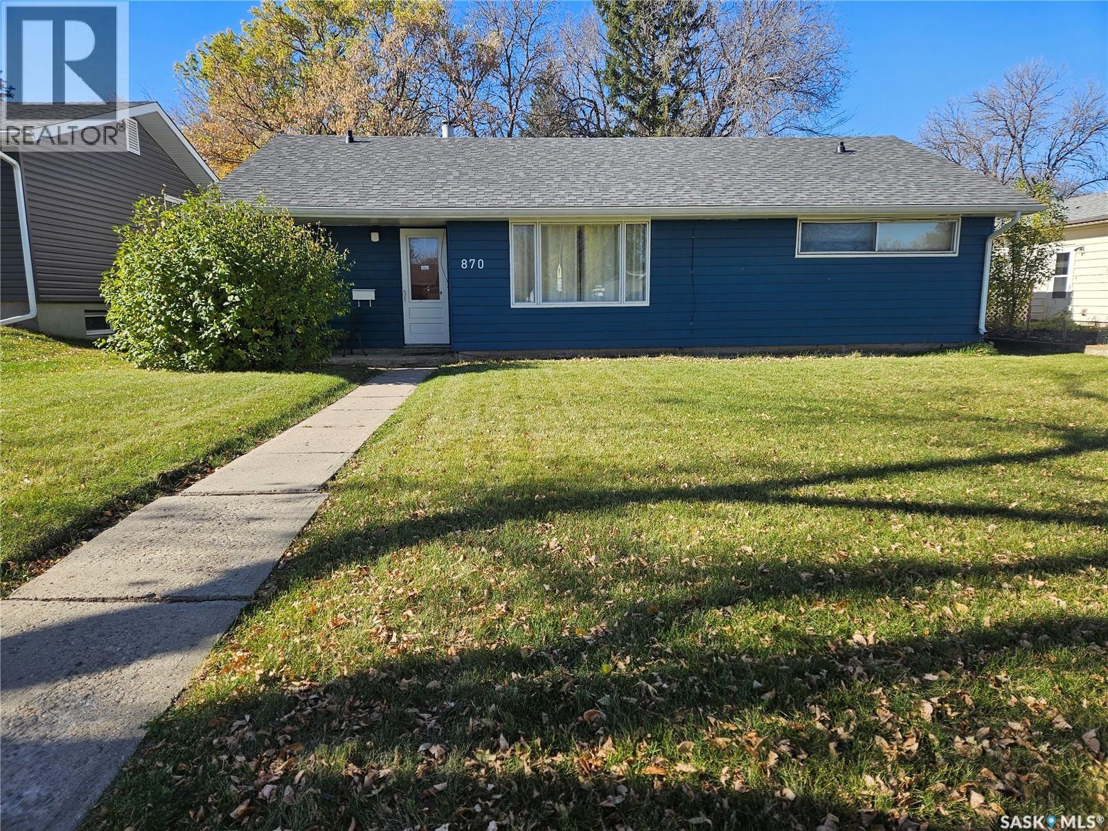 870 11th Avenue Ne, Swift Current, Saskatchewan  S9H 2V4 - Photo 1 - SK051499