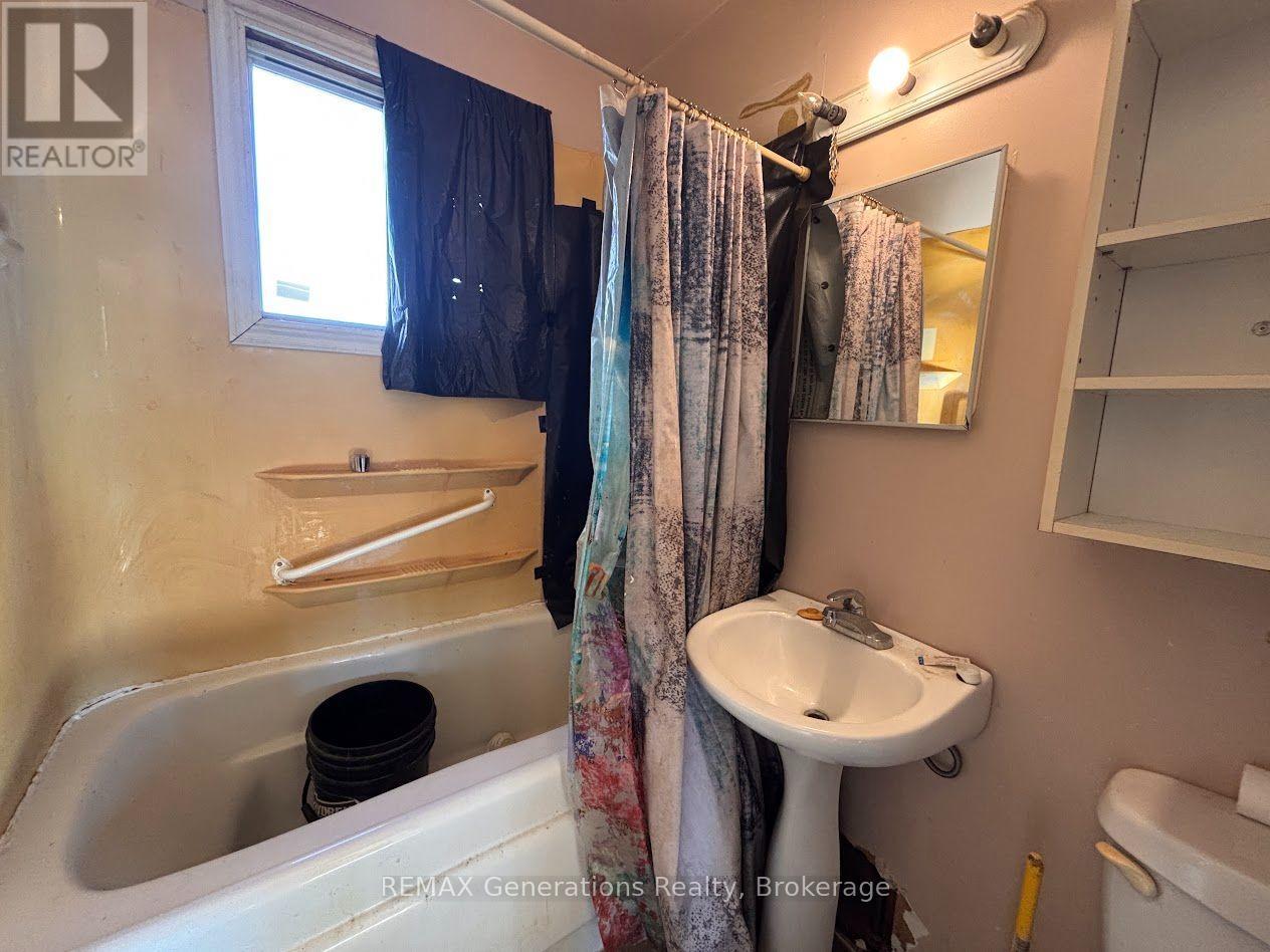 71 Manitou Road, Manitouwadge, Ontario  P0T 2C0 - Photo 13 - X13245132