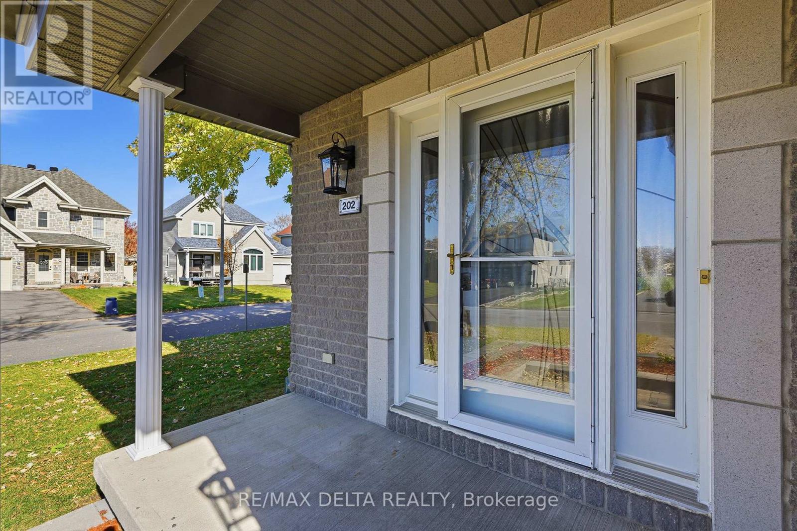 202 Sandra Crescent, Clarence-Rockland, Ontario  K4K 1R9 - Photo 4 - X14098370