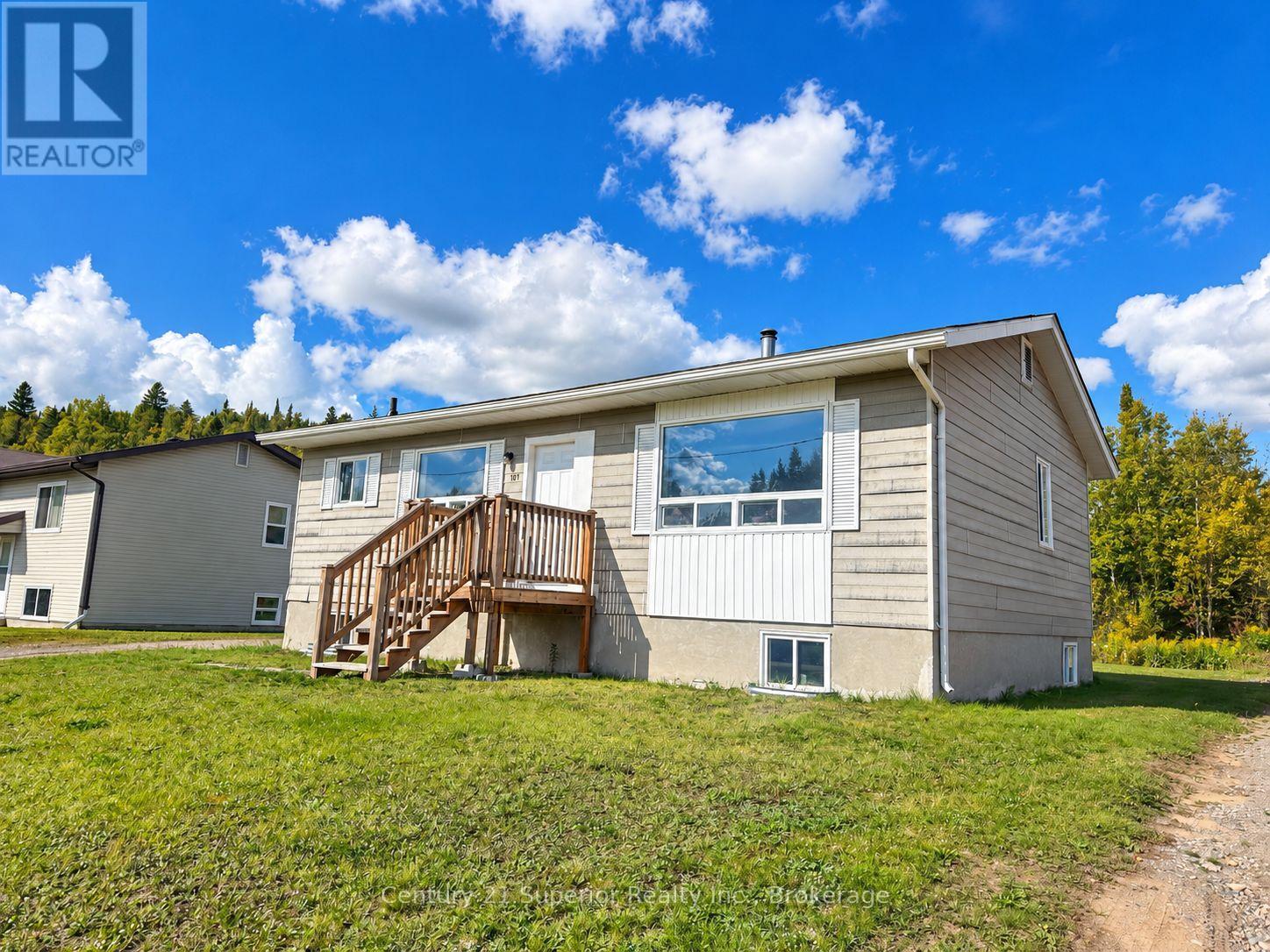 107 Simon Street, Schreiber, Ontario  P0T 2S0 - Photo 1 - X14098436