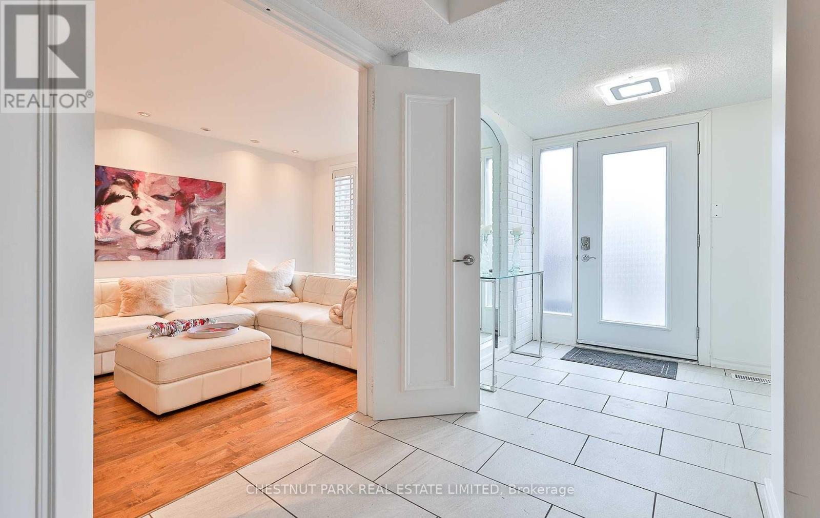 108 Belmont Street, Toronto, Ontario  M5R 1P8 - Photo 3 - C14098544