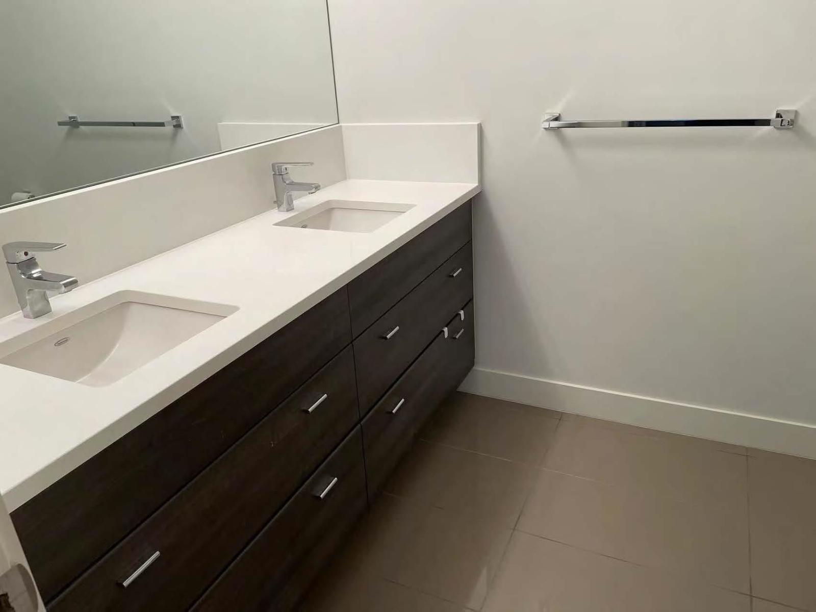 2** 13931 FRASER HIGHWAY